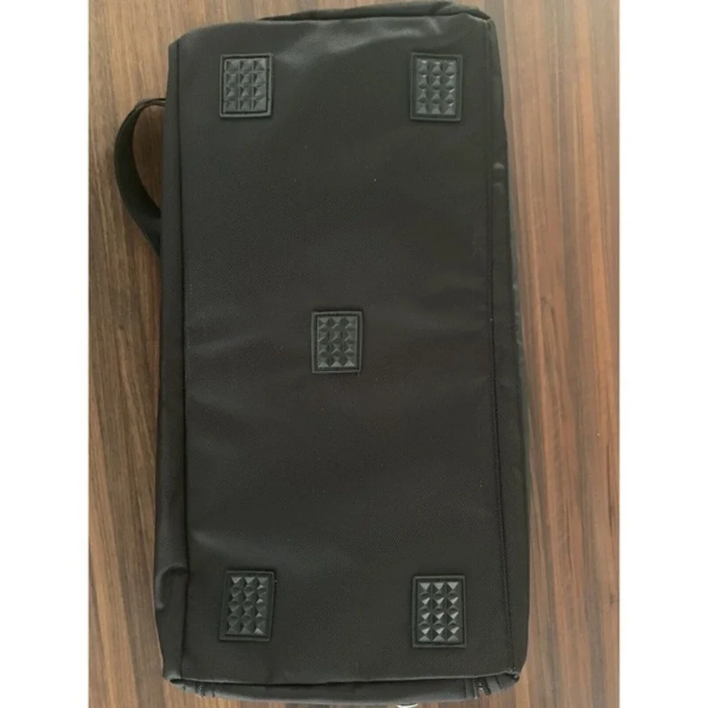 Generic‎ Black Duffle Bag with Shoulder Strap NWOT